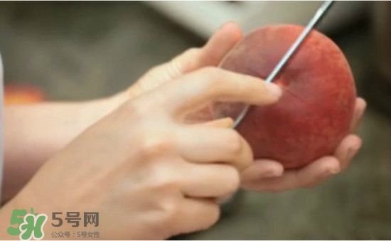 吃桃子要不要削皮？吃桃子的去皮方法