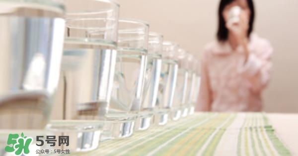 30天不喝飲料，妹子的對(duì)比照令人震驚 喝白開水的好處