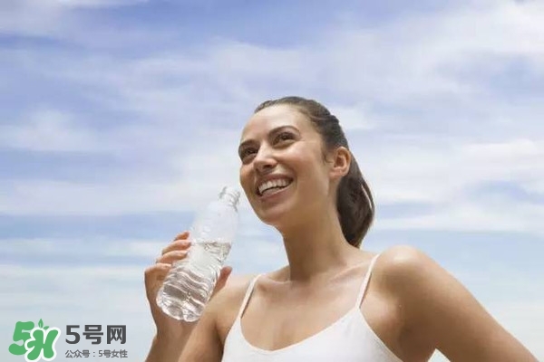 30天不喝飲料，妹子的對(duì)比照令人震驚 喝白開水的好處