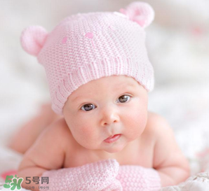 寶寶中暑的癥狀是什么？寶寶夏天如何判斷是否中暑？