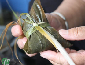 包粽子是生米還是熟米？包粽子的米是煮的還是生的？