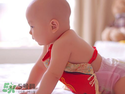 夏天寶寶睡覺穿什么好？夏天寶寶睡覺能光著睡嗎？