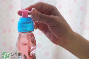 彈珠汽水怎么開？彈珠汽水怎么開不會噴？
