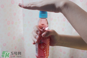 彈珠汽水怎么開？彈珠汽水怎么開不會噴？