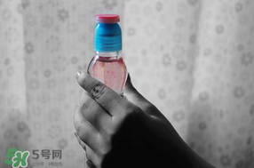 彈珠汽水怎么開？彈珠汽水怎么開不會噴？