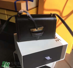 loewe三角包正品多少錢？羅意威巴塞羅那三角包專柜價格