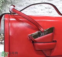 loewe三角包怎么看真假？羅意威巴塞羅那三角包真假辨別