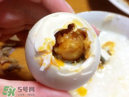 咸鴨蛋煮多久能熟？咸鴨蛋是煮還是蒸?