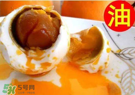 咸鴨蛋能帶上飛機(jī)嗎？飛機(jī)上能帶鴨蛋嗎？