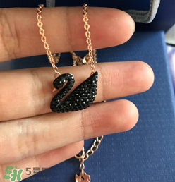 施華洛世奇黑天鵝是什么材質(zhì)？施華洛世奇黑天鵝是水晶嗎？