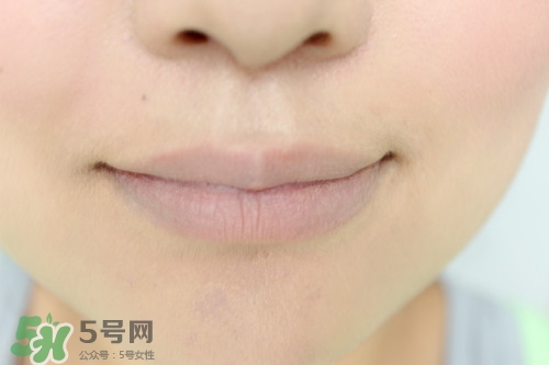 染唇液怎么用？染唇液使用方法