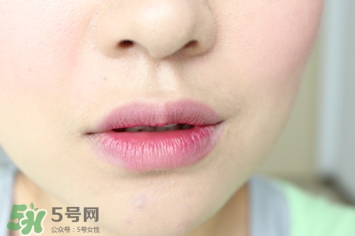 染唇液怎么用？染唇液使用方法