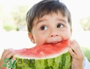 寶寶發(fā)燒時(shí)能吃西瓜嗎？寶寶咳嗽能不能吃西瓜？