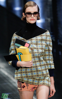 prada ribbon尺寸多大？普拉達(dá)舌頭包尺寸介紹