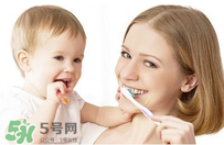 寶寶換牙可以吃糖嗎？小孩換牙期間能不能吃糖？
