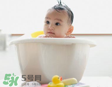 寶寶可以用金銀花水洗澡嗎？金銀花水洗澡好嗎?