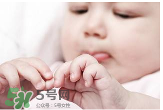 寶寶指甲凹凸不平是什么原因？寶寶指甲凹凸不平正常嗎？