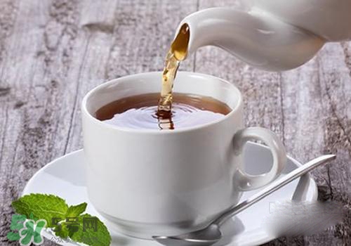 胃脹氣可以喝蜂蜜水嗎？胃脹氣可不可以喝蜂蜜水？