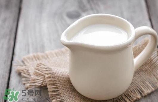 胃脹氣可以喝牛奶嗎？胃脹氣喝牛奶會怎樣？