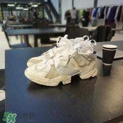 2018vetements reebok pump最新聯(lián)名運(yùn)動(dòng)鞋什么樣_好看嗎？
