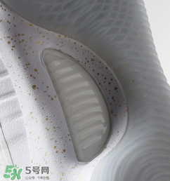 under armour curry4怎么樣？庫里第四代簽名鞋總決賽戰(zhàn)靴細(xì)節(jié)諜照