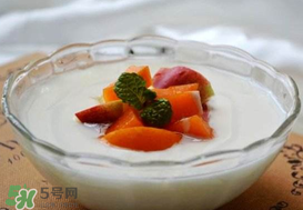 油桃和酸奶能一起吃嗎？油桃能和酸奶一起吃嗎？