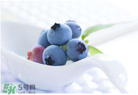 藍(lán)莓和牛奶可以一起吃嗎？吃完藍(lán)莓可以喝牛奶嗎？