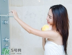 女生洗澡時(shí)會干什么?女生洗澡都會做什么?