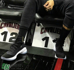under armour curry4黑金怎么樣？庫里總決賽戰(zhàn)靴客場配色諜照曝光