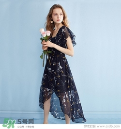 7月份穿什么衣服？七月份穿衣搭配