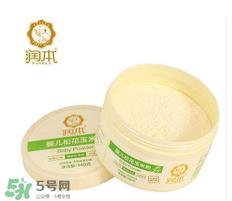 爽身粉可以擦臉上嗎？臉上可不可以涂爽身粉？