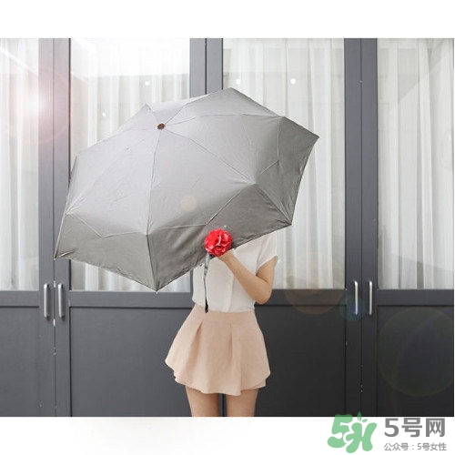 黑檸檬和蕉下哪個(gè)好？黑檸檬和蕉下太陽傘對比
