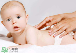 哄寶寶睡覺可以搖晃嗎？哄寶寶睡覺搖晃有害嗎？