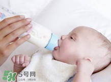 奶粉斷貨可以用別的奶代替一天嗎？奶粉斷貨注意事項
