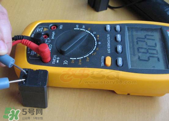 電蚊拍充不進(jìn)電怎么回事？電蚊拍充不了電怎么辦？