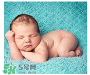 早產(chǎn)兒奶粉吃到什么時(shí)候？早產(chǎn)兒奶粉吃多久？