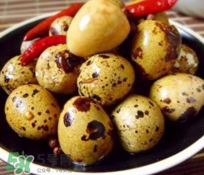 鵪鶉蛋能和胡蘿卜一起吃嗎？鵪鶉蛋能放多久？