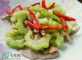 苦瓜炒肉怎么炒不苦？苦瓜炒肉怎么做才不苦？