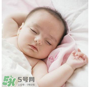 寶寶睡覺突然大哭是什么原因？寶寶睡覺大哭正常嗎？