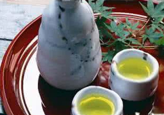 竹葉青酒不能和什么一起吃？喝竹葉青酒要注意什么？