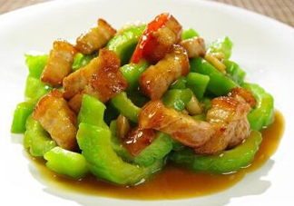 苦瓜炒肉怎么炒不苦？苦瓜炒肉怎么做才不苦？
