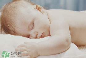 寶寶需要枕頭嗎？寶寶多大可以用枕頭？