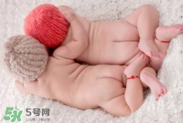 嬰兒床上用品有哪些？嬰兒床上用品需要準(zhǔn)備什么？