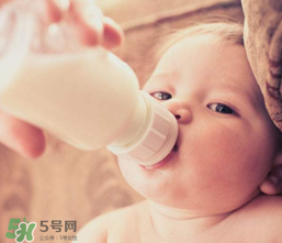 膽堿和?；撬釋?duì)寶寶的好處 奶粉需要添加膽堿和?；撬釂?></p><p style=