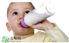 母乳寶寶要比喂奶粉的寶寶體質(zhì)好嗎 母乳比奶粉營養(yǎng)嗎？