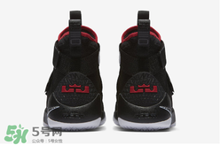 nike lebron soldier 11 bred多少錢？耐克士兵11黑紅配色專柜價(jià)格