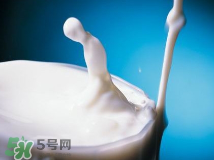 脫脂牛奶熱量高嗎？脫脂牛奶會(huì)發(fā)胖嗎