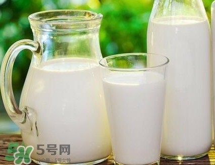 脫脂牛奶熱量高嗎？脫脂牛奶會(huì)發(fā)胖嗎