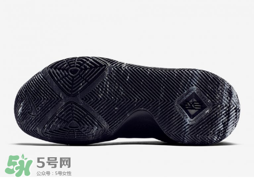 nike kyrie 3 triple black多少錢？耐克歐文3代純黑配色專柜價(jià)格