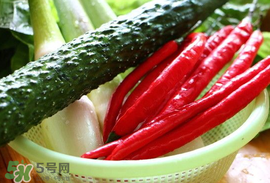 辣椒和黃瓜能一起吃嗎？黃瓜和辣椒一起吃好嗎？